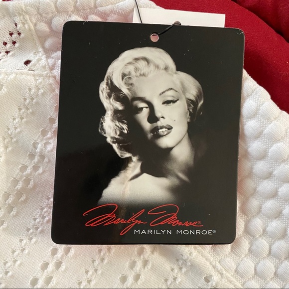 Marilyn Monroe NWT Off White Armless Peplum Top S - Picture 10 of 15